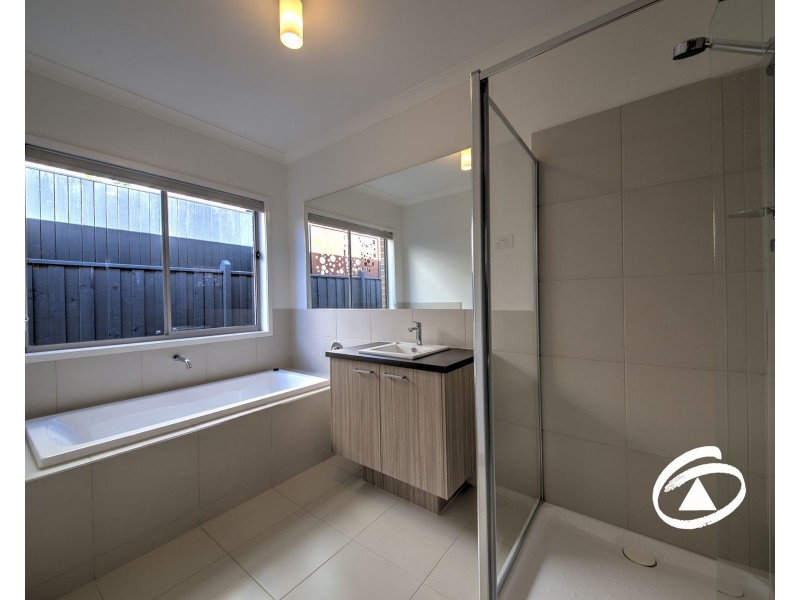 14 Murphy Street, Clyde North VIC 3978