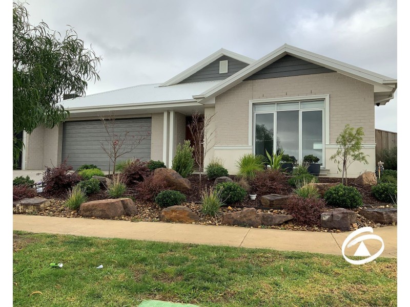 2 Toorale Drive, Clyde North VIC 3978
