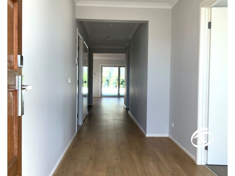 2 Toorale Drive, Clyde North VIC 3978