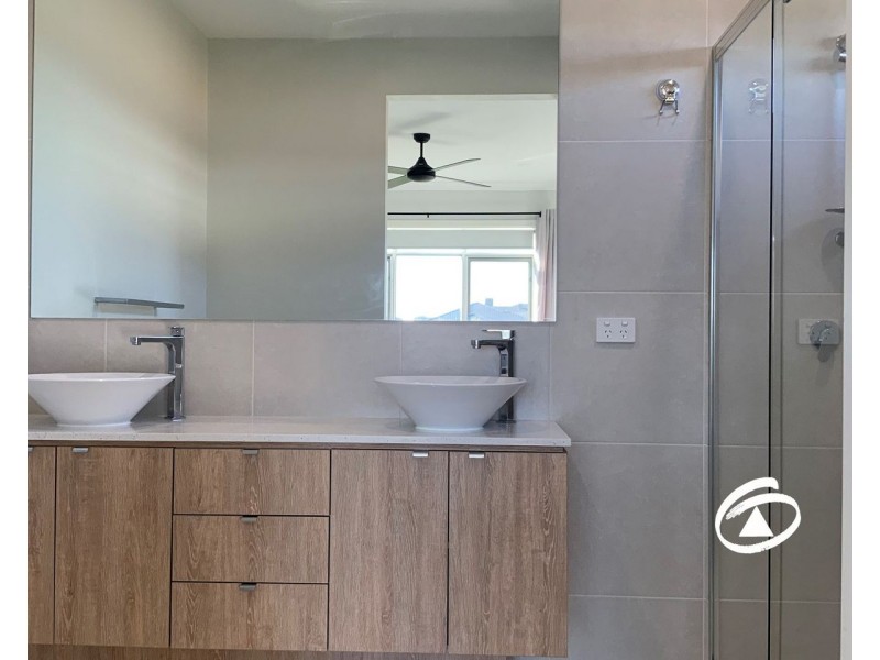 2 Toorale Drive, Clyde North VIC 3978