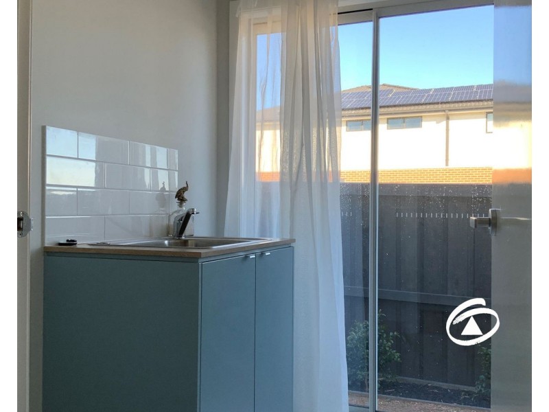 2 Toorale Drive, Clyde North VIC 3978