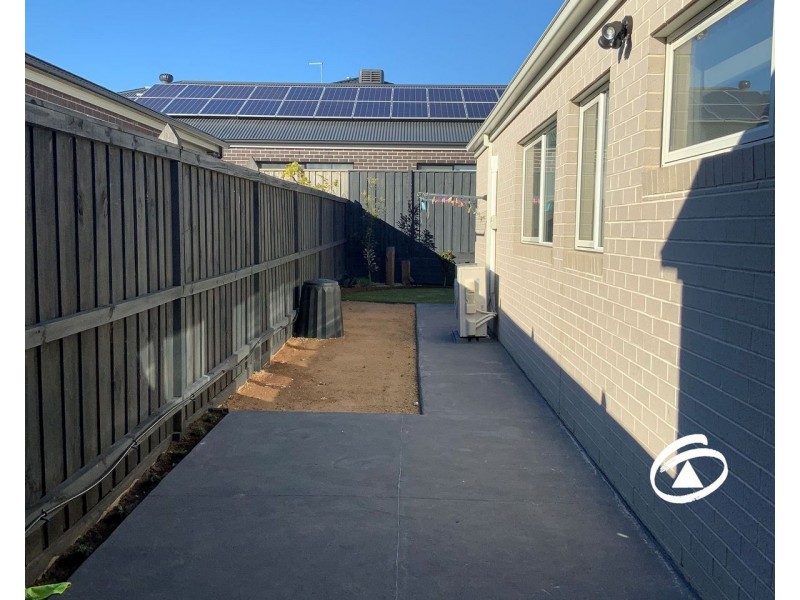 2 Toorale Drive, Clyde North VIC 3978