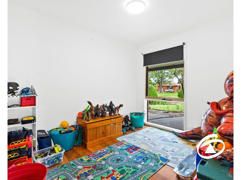 42 Michelle Drive, Hampton Park VIC 3976
