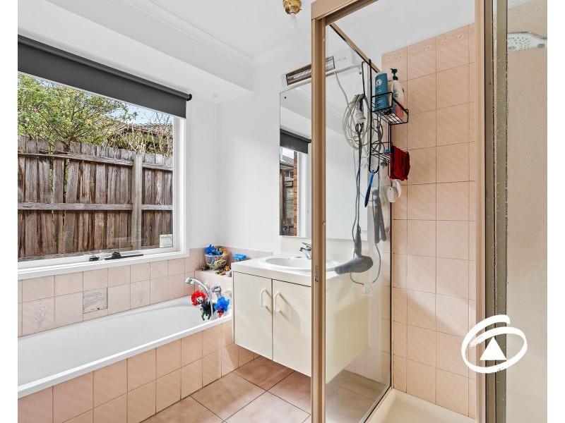 42 Michelle Drive, Hampton Park VIC 3976