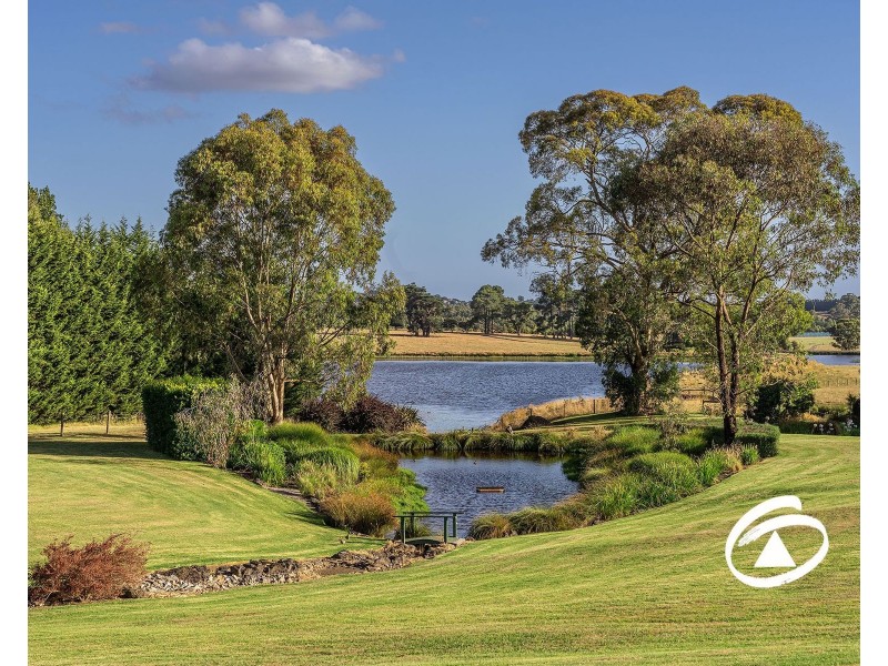 18 Farm Lane, Berwick VIC 3806