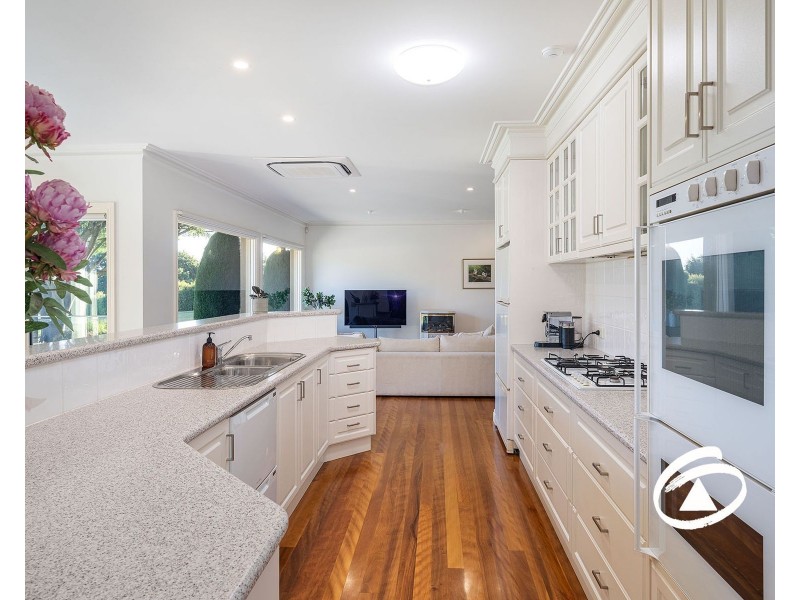 18 Farm Lane, Berwick VIC 3806