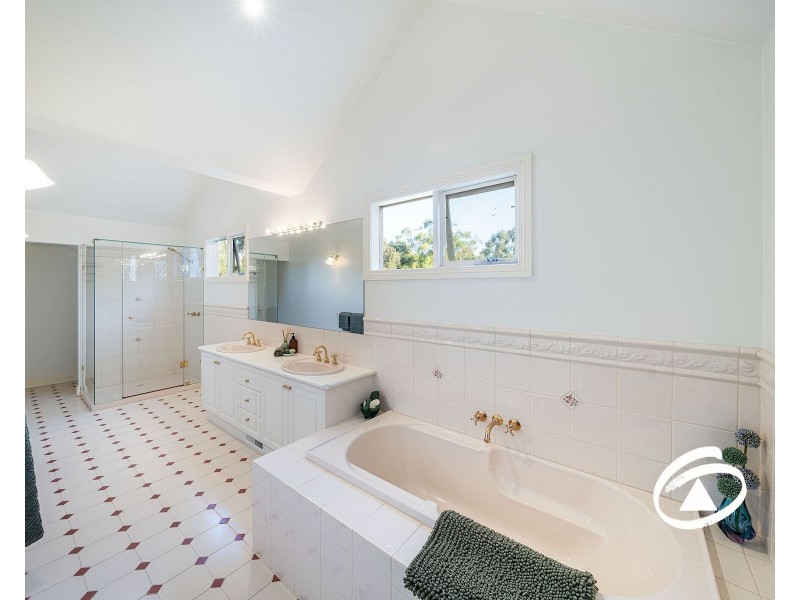 18 Farm Lane, Berwick VIC 3806