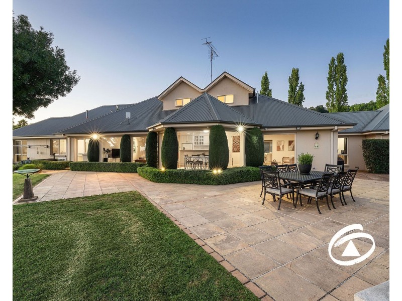 18 Farm Lane, Berwick VIC 3806