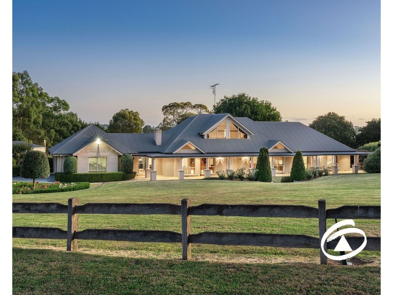 18 Farm Lane, Berwick VIC 3806