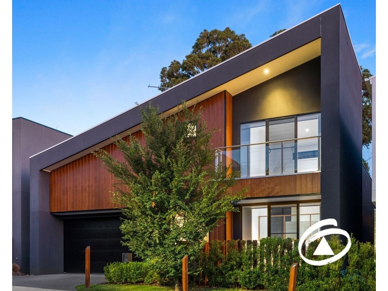 39 Willowdene Way, Berwick VIC 3806