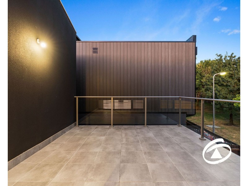 39 Willowdene Way, Berwick VIC 3806