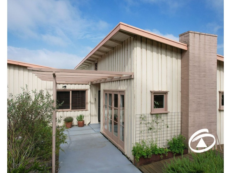 8 Nagle Crescent, Maryknoll VIC 3812