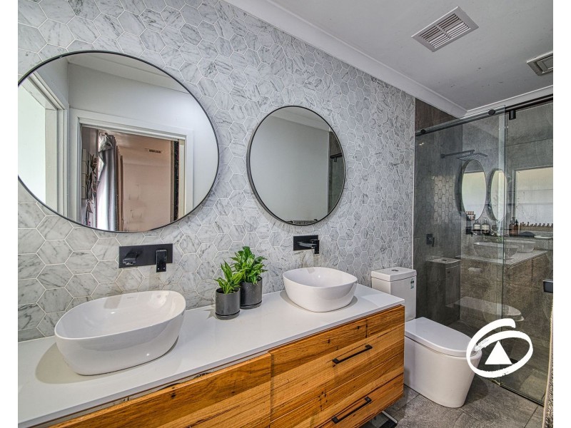 1/22 Harkaway Road, Berwick VIC 3806