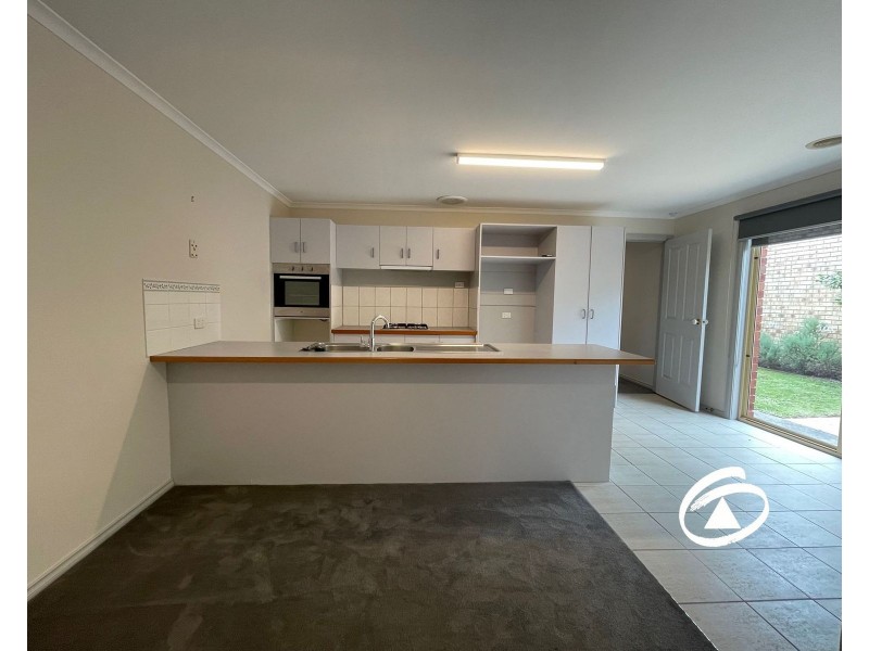 8 Mirrabook Court, Berwick VIC 3806
