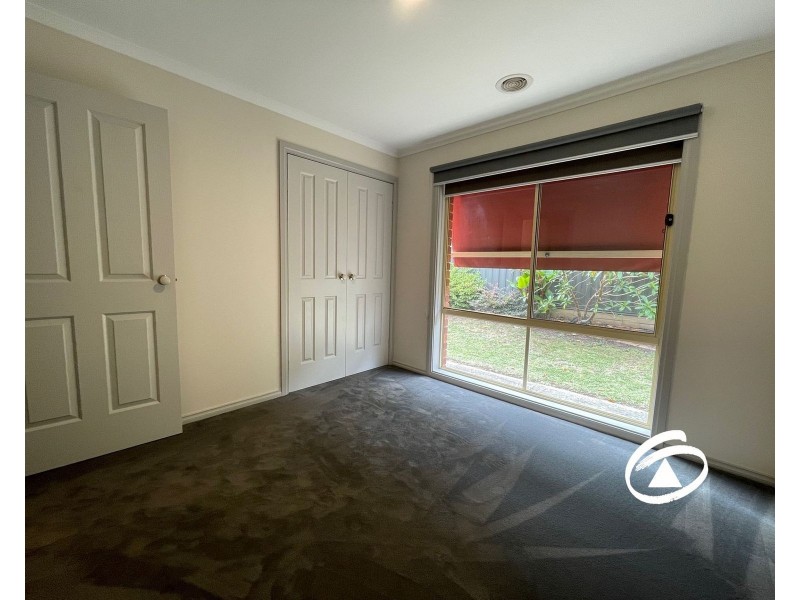 8 Mirrabook Court, Berwick VIC 3806