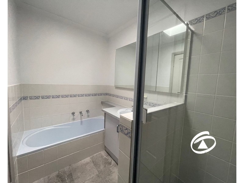 8 Mirrabook Court, Berwick VIC 3806