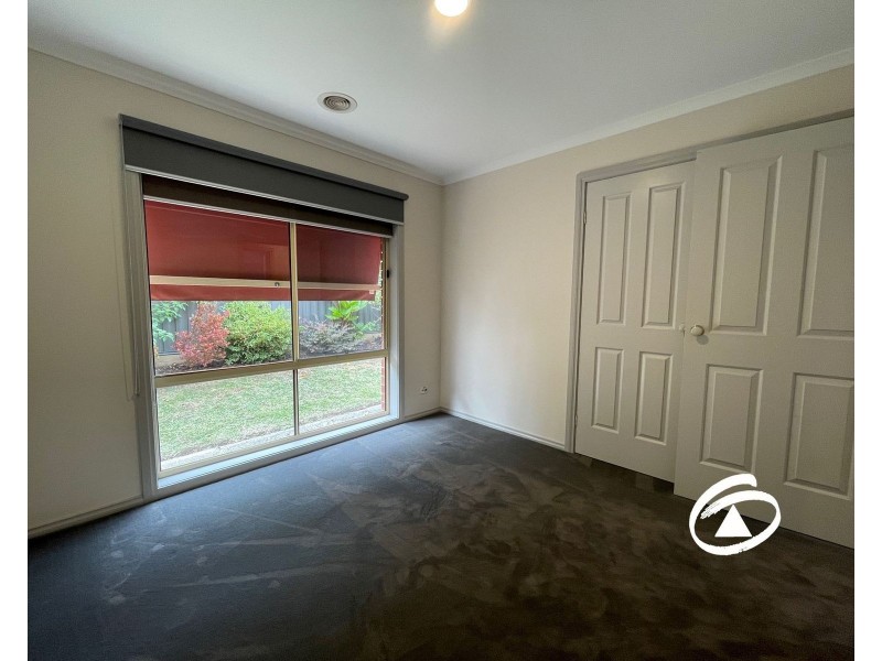 8 Mirrabook Court, Berwick VIC 3806