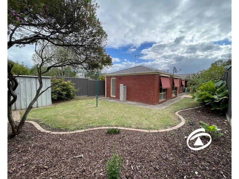 8 Mirrabook Court, Berwick VIC 3806