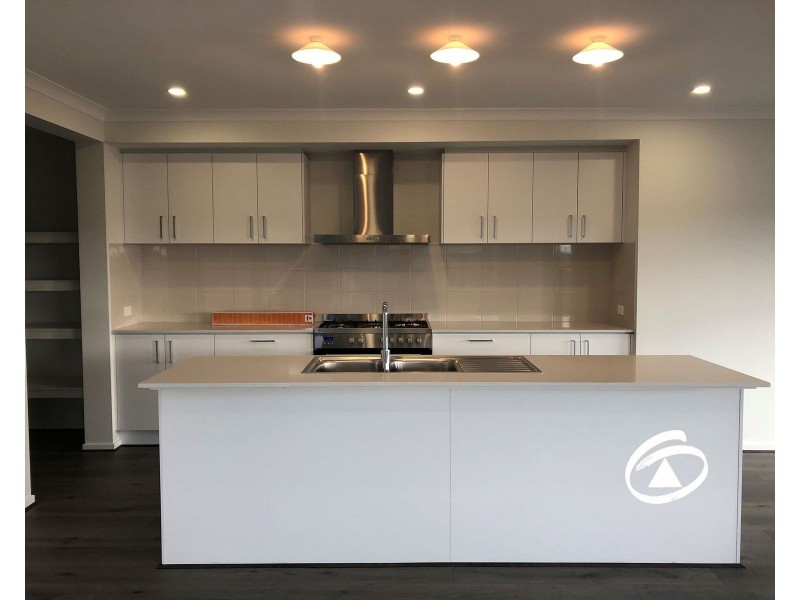 28 Speargrass Close, Clyde North VIC 3978