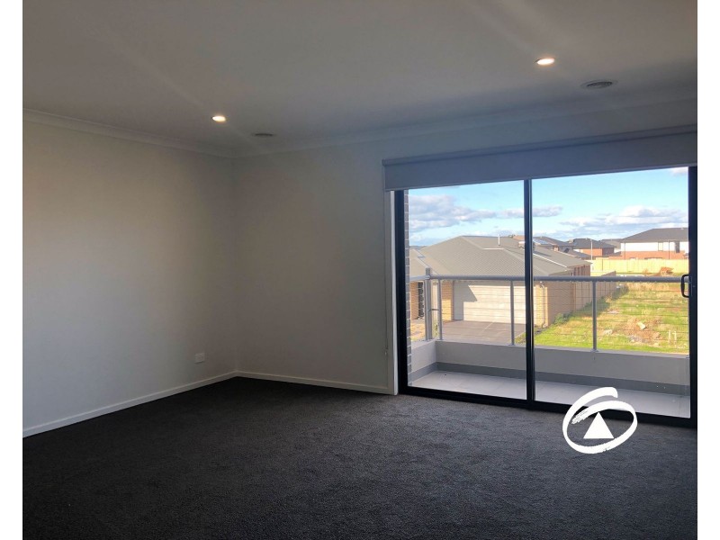 28 Speargrass Close, Clyde North VIC 3978