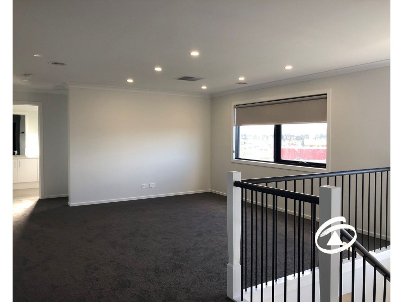 28 Speargrass Close, Clyde North VIC 3978