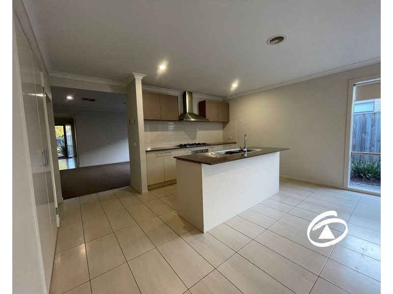 60 Chantenay Parade, Cranbourne North VIC 3977