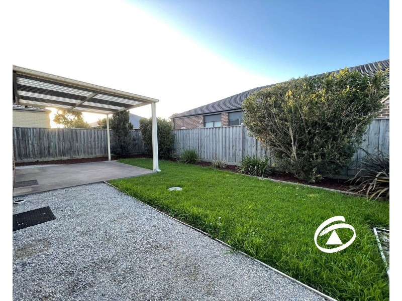 60 Chantenay Parade, Cranbourne North VIC 3977
