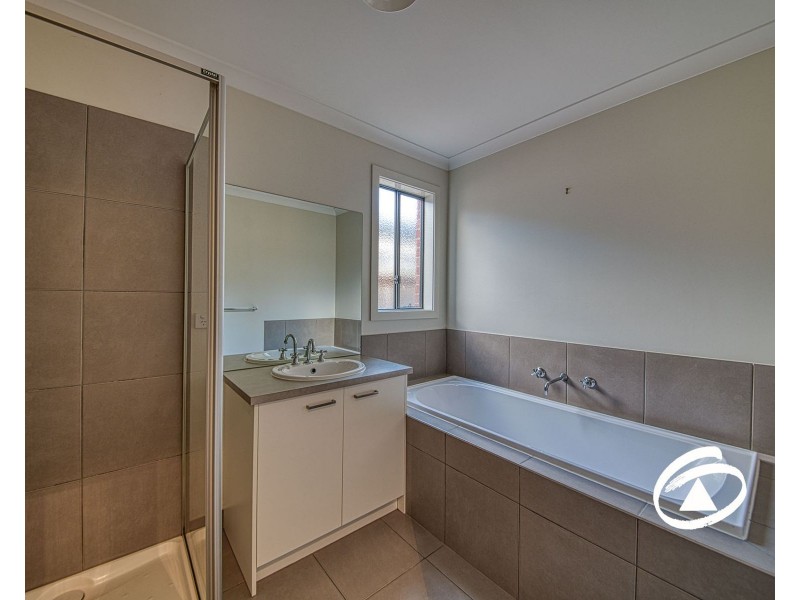31 Glenelg Street, Clyde North VIC 3978
