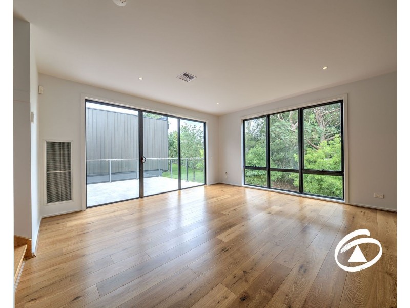 39 Willowdene Way, Berwick VIC 3806