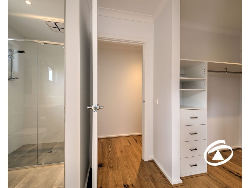 39 Willowdene Way, Berwick VIC 3806