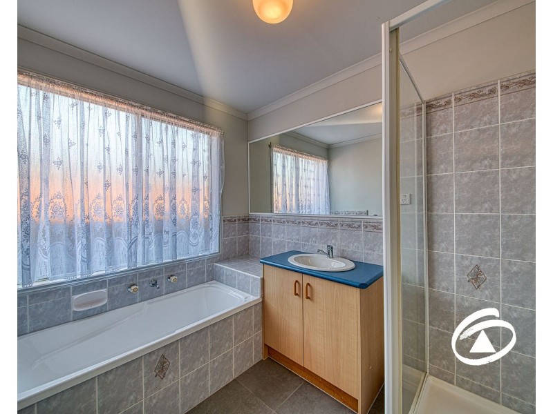 10 Tralee Circuit, Narre Warren VIC 3805