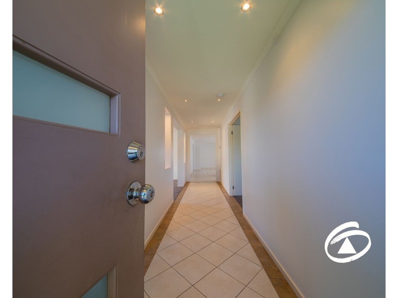 13 Yorkshire Drive, Cranbourne North VIC 3977