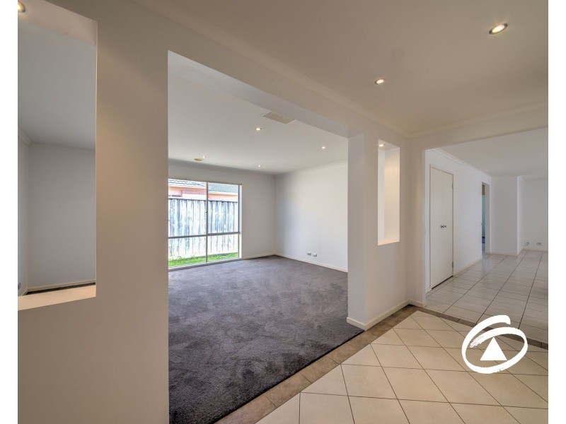 13 Yorkshire Drive, Cranbourne North VIC 3977