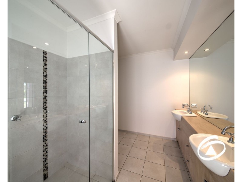 13 Yorkshire Drive, Cranbourne North VIC 3977