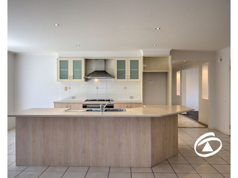 13 Yorkshire Drive, Cranbourne North VIC 3977