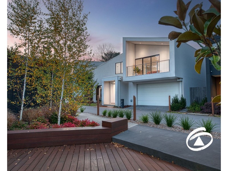 9 Willowdene Way, Berwick VIC 3806