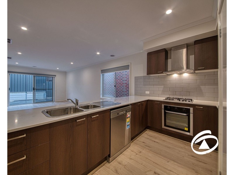 15 Caravan Parade, Berwick VIC 3806