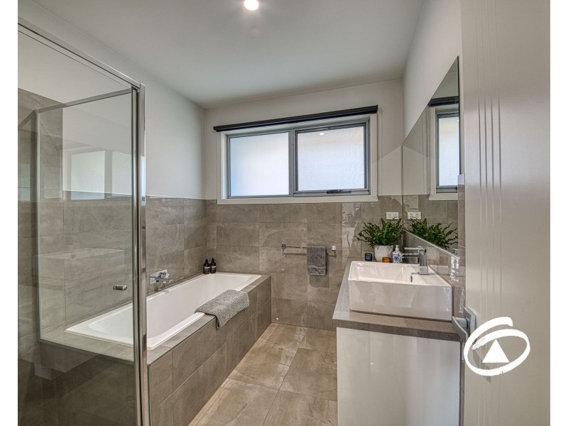 5a Pettit Close, Berwick VIC 3806