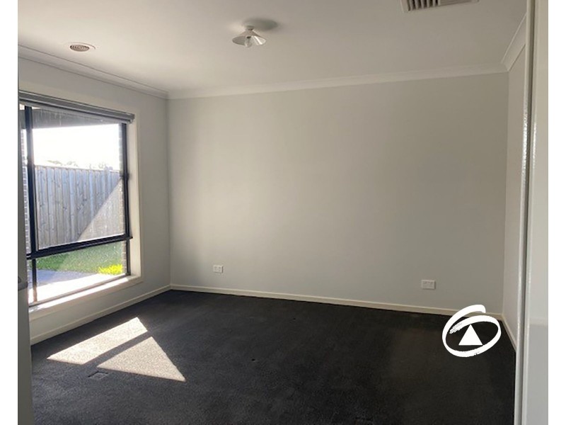 16 Speargrass Close, Clyde North VIC 3978