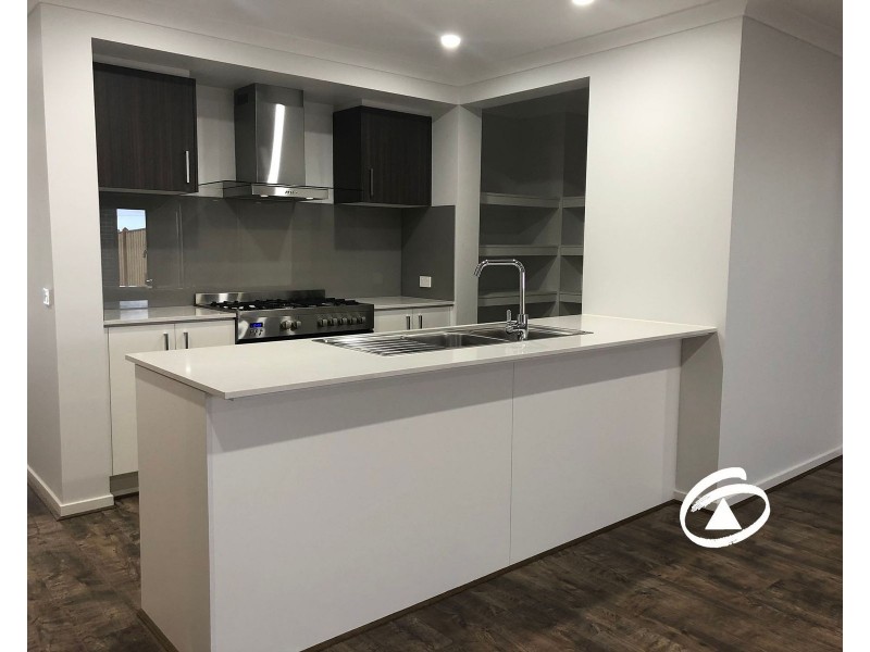 16 Speargrass Close, Clyde North VIC 3978