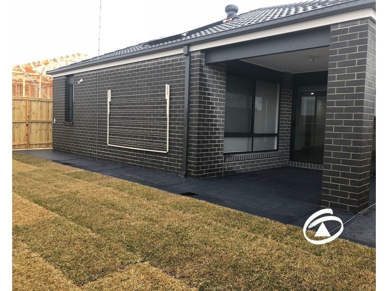 16 Speargrass Close, Clyde North VIC 3978