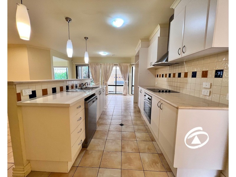 28 Loxley Boulevard, Narre Warren South VIC 3805