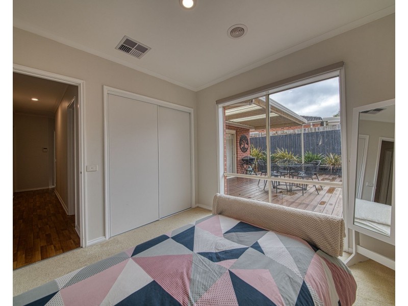 137 Bemersyde Drive, Berwick VIC 3806