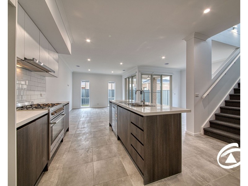 35 Noah Road, Clyde North VIC 3978