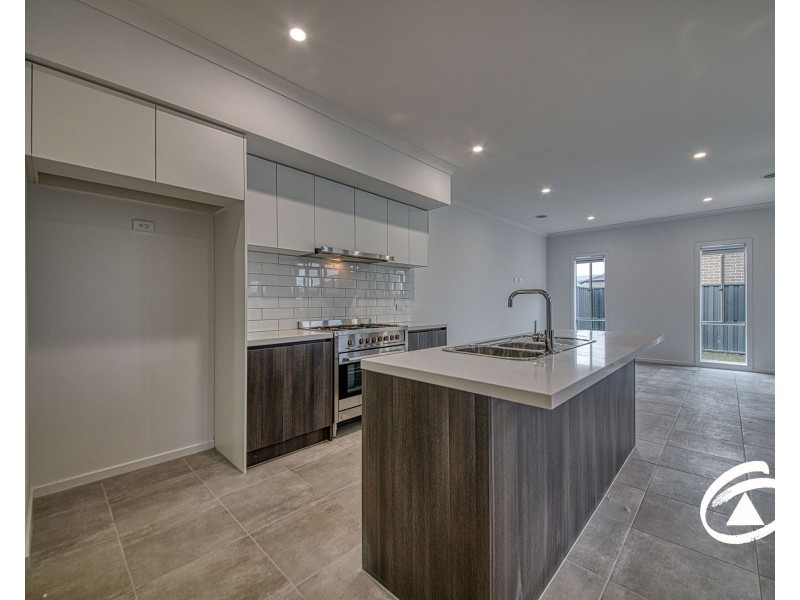 35 Noah Road, Clyde North VIC 3978