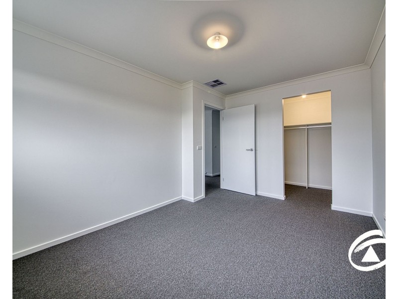 35 Noah Road, Clyde North VIC 3978