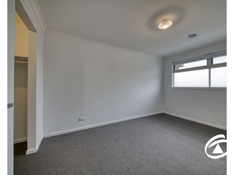 35 Noah Road, Clyde North VIC 3978