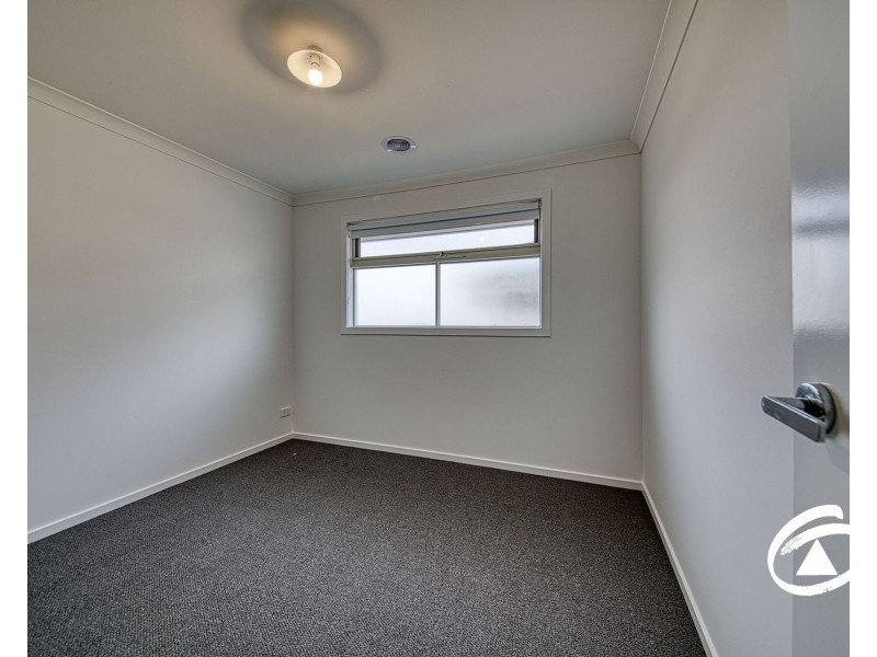 35 Noah Road, Clyde North VIC 3978