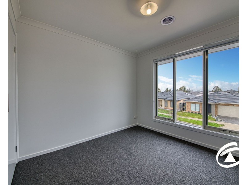 35 Noah Road, Clyde North VIC 3978