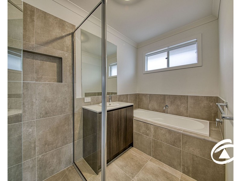 35 Noah Road, Clyde North VIC 3978